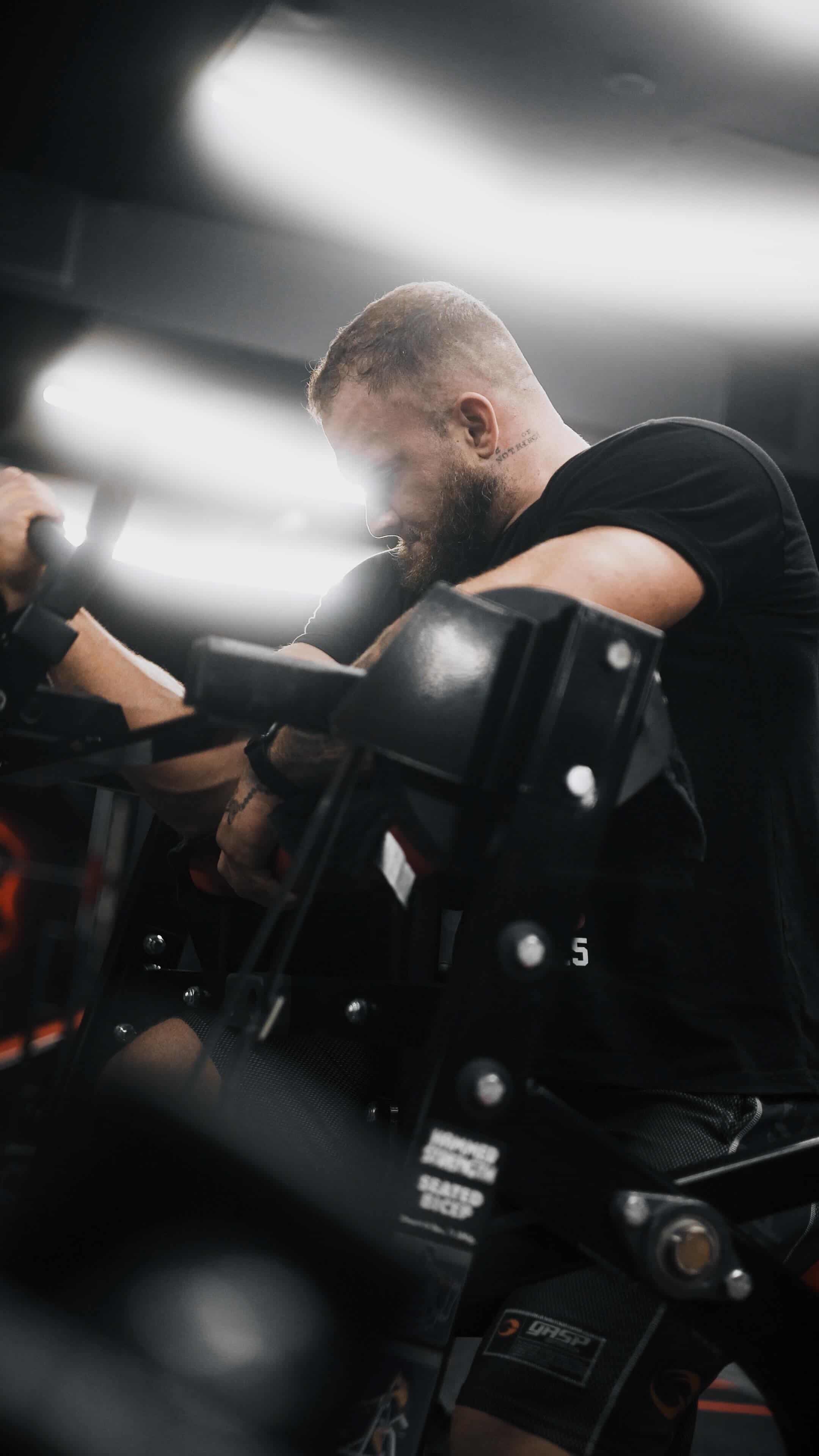 Osobní trénink v posilovně – silový trénink s trenérem